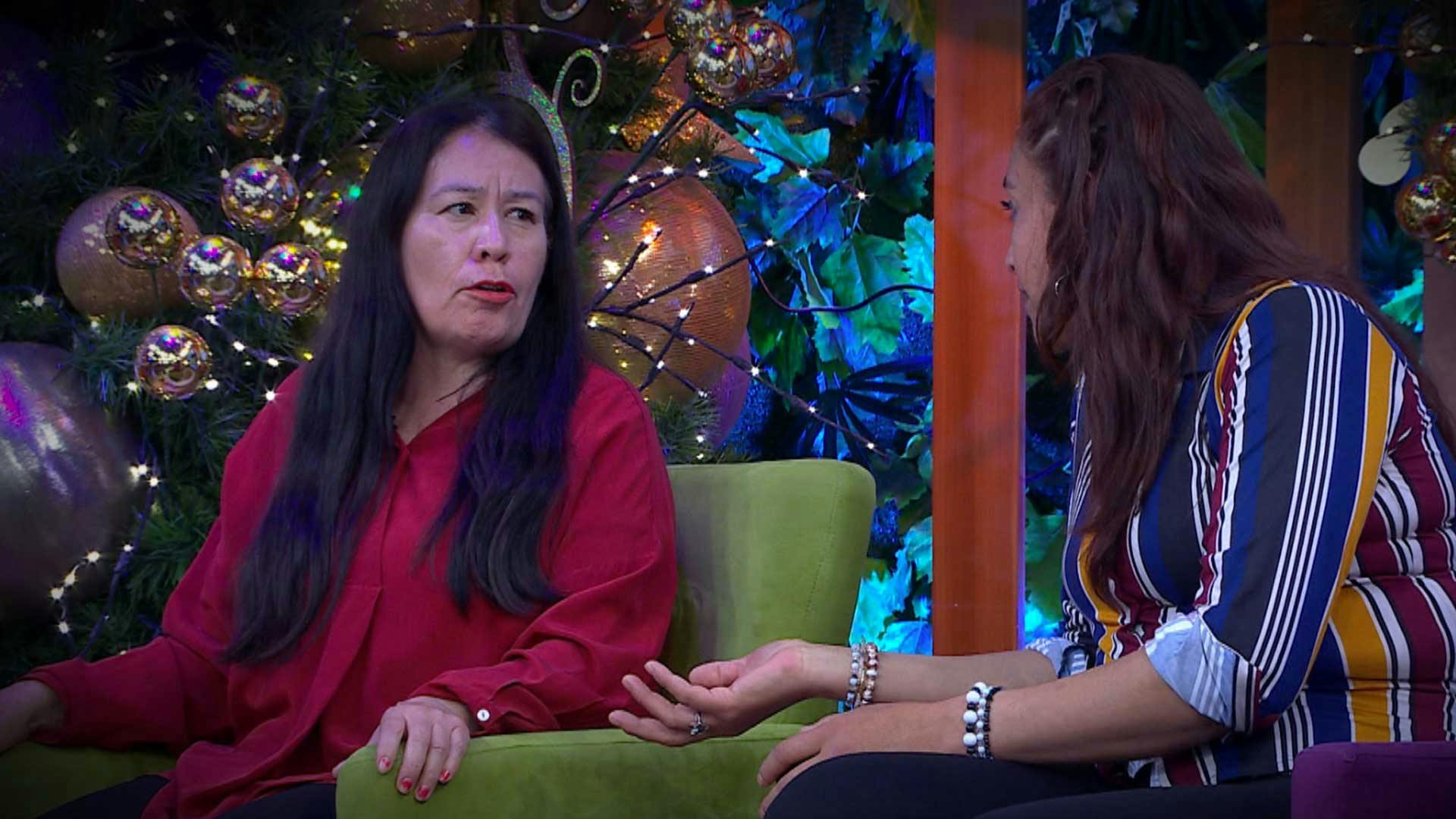 Julissa quiere que Azucena regale a su bebé para pagar lo que le debe