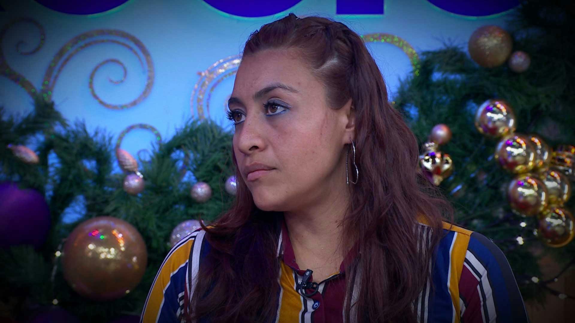 Azucena está muy enojada porque su familia quiere que regale a su bebé