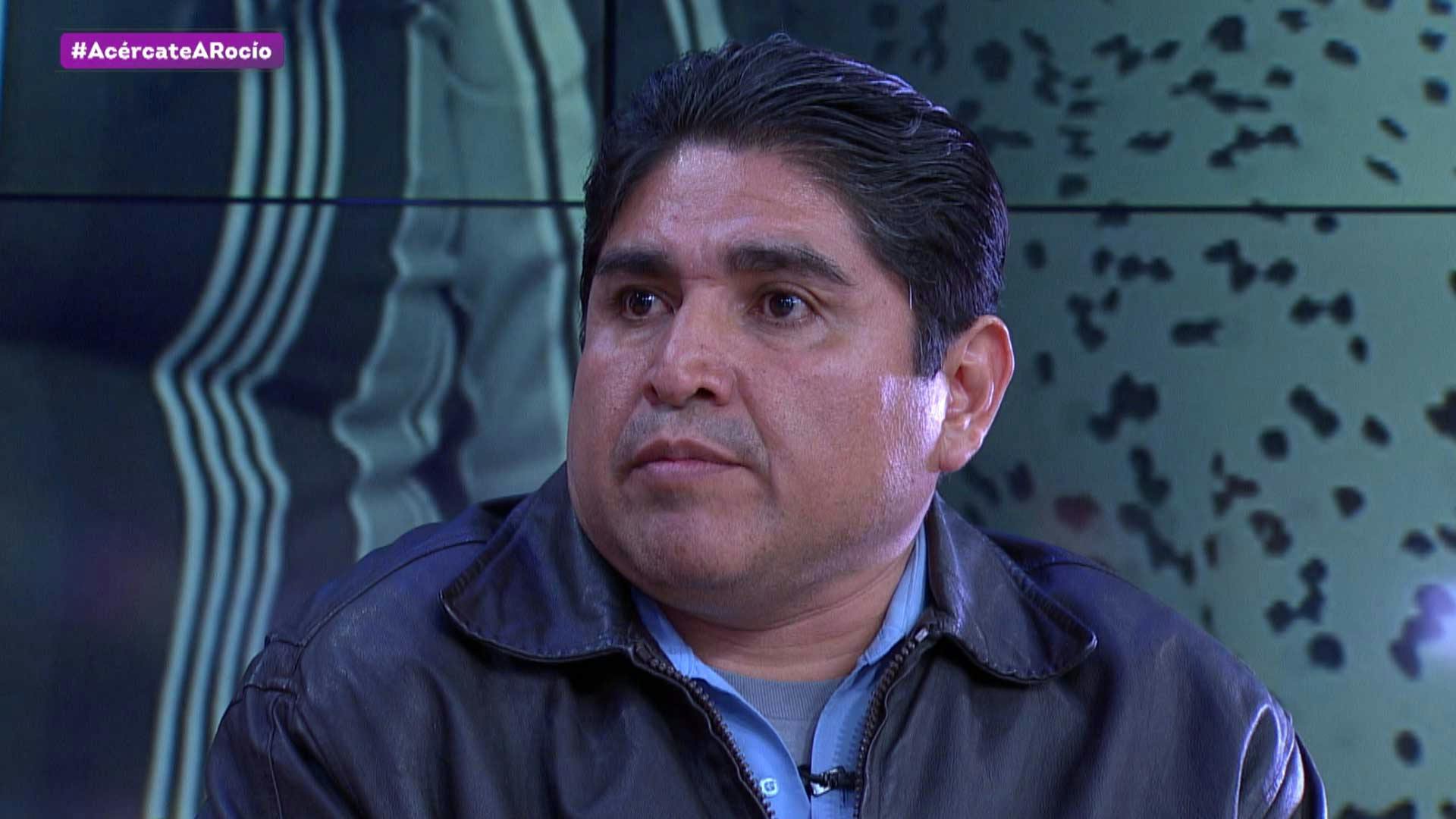 Sebastián está asqueado por todo lo que ha hecho su esposa Erika