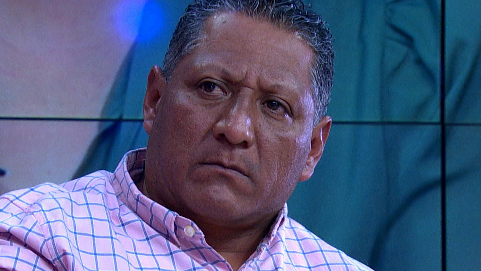 Missael le pide a su esposa un departamento para seguir con ella