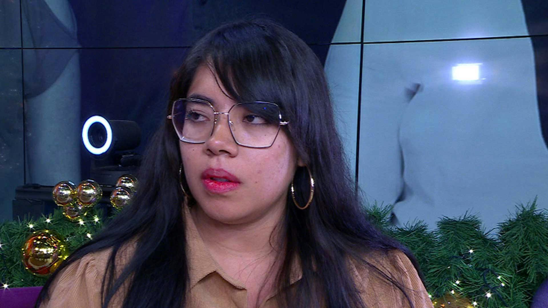 Leslie se avergüenza de que su hermano haya fingido su muerte