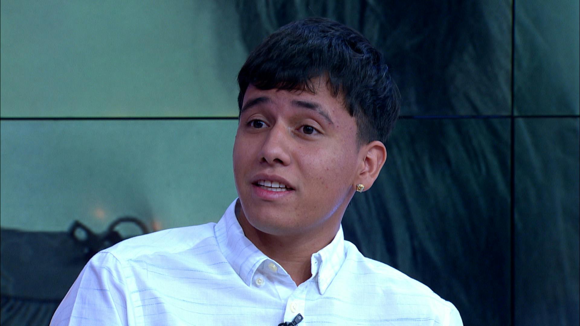 Alan tiene intimidad con su tía y le pide a su mamá que no lo mangoneé