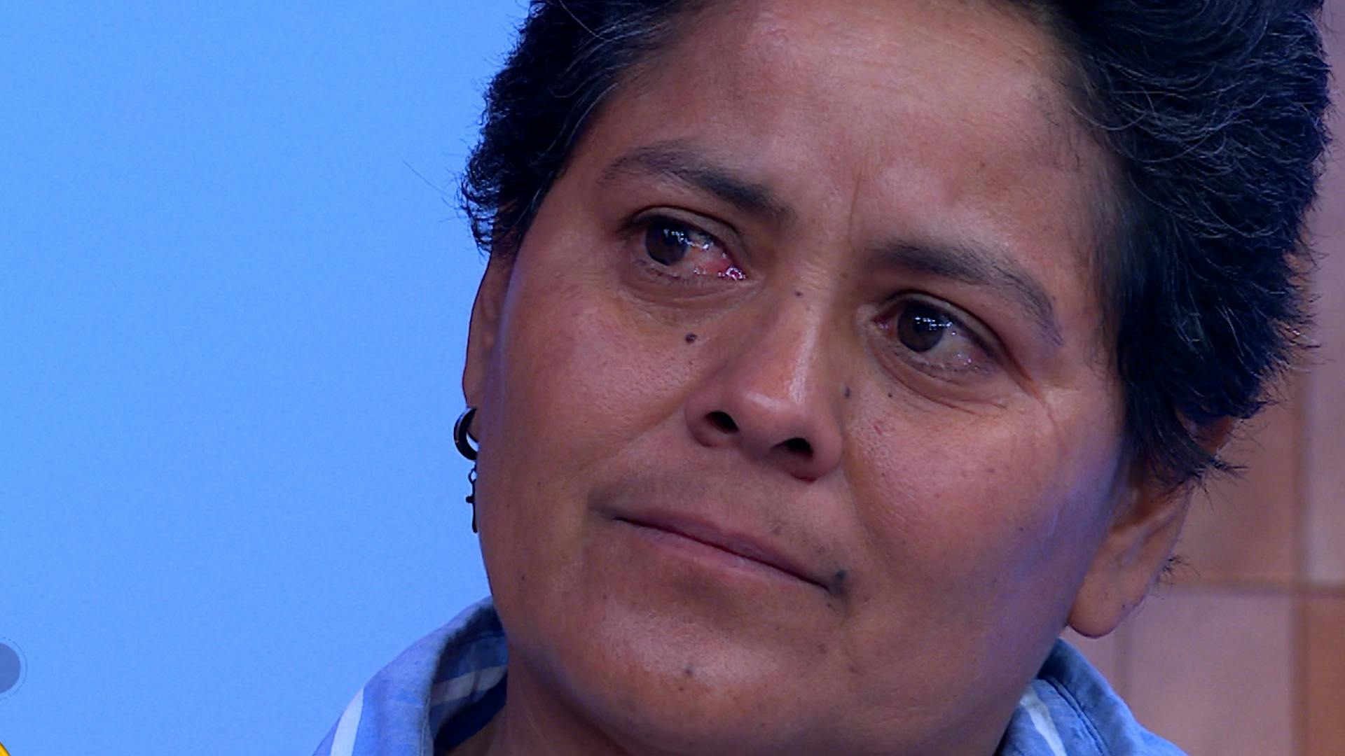 Verónica sorprendió a su hermana durmiendo con su hijo