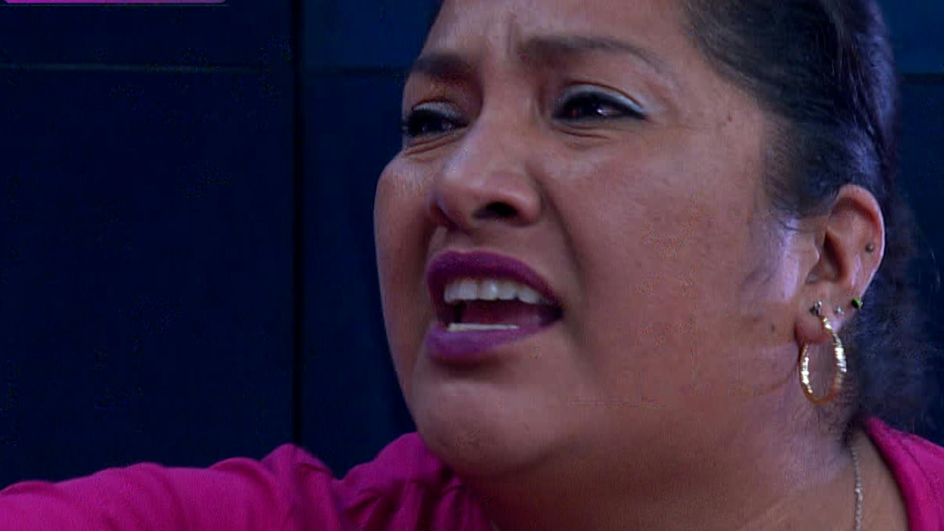 Perla dice que su hijo le quiere cambiar los pañales a una señora