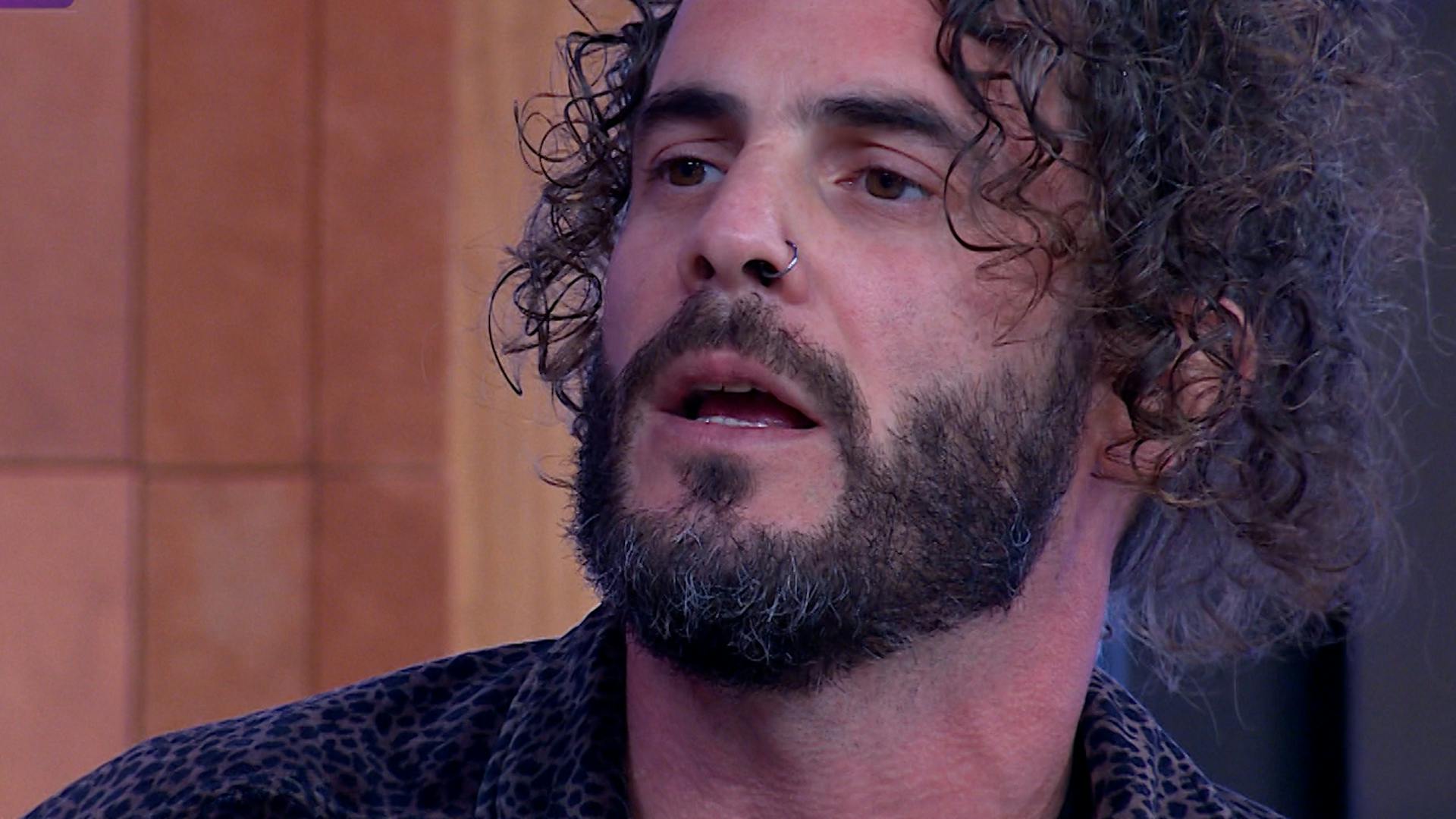 Una loca se obsesionó con Gaspar y ahora él está desesperado