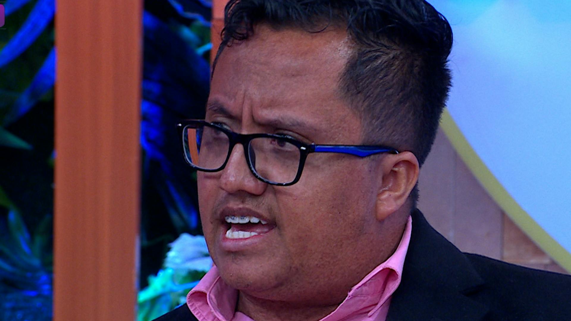 Transmiten por Tiktok la vida de Mauricio y él se incomoda