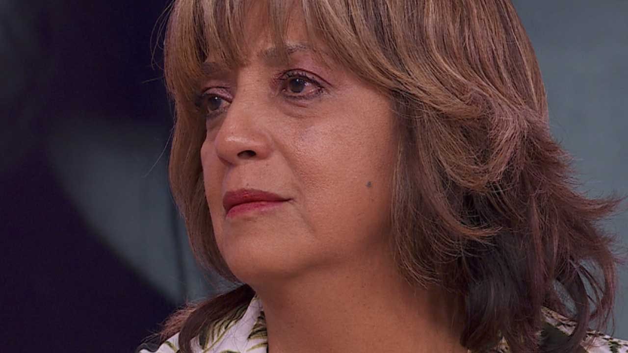 Flora es madre de Amairani. Dice que su novio es un drogadicto y naco.