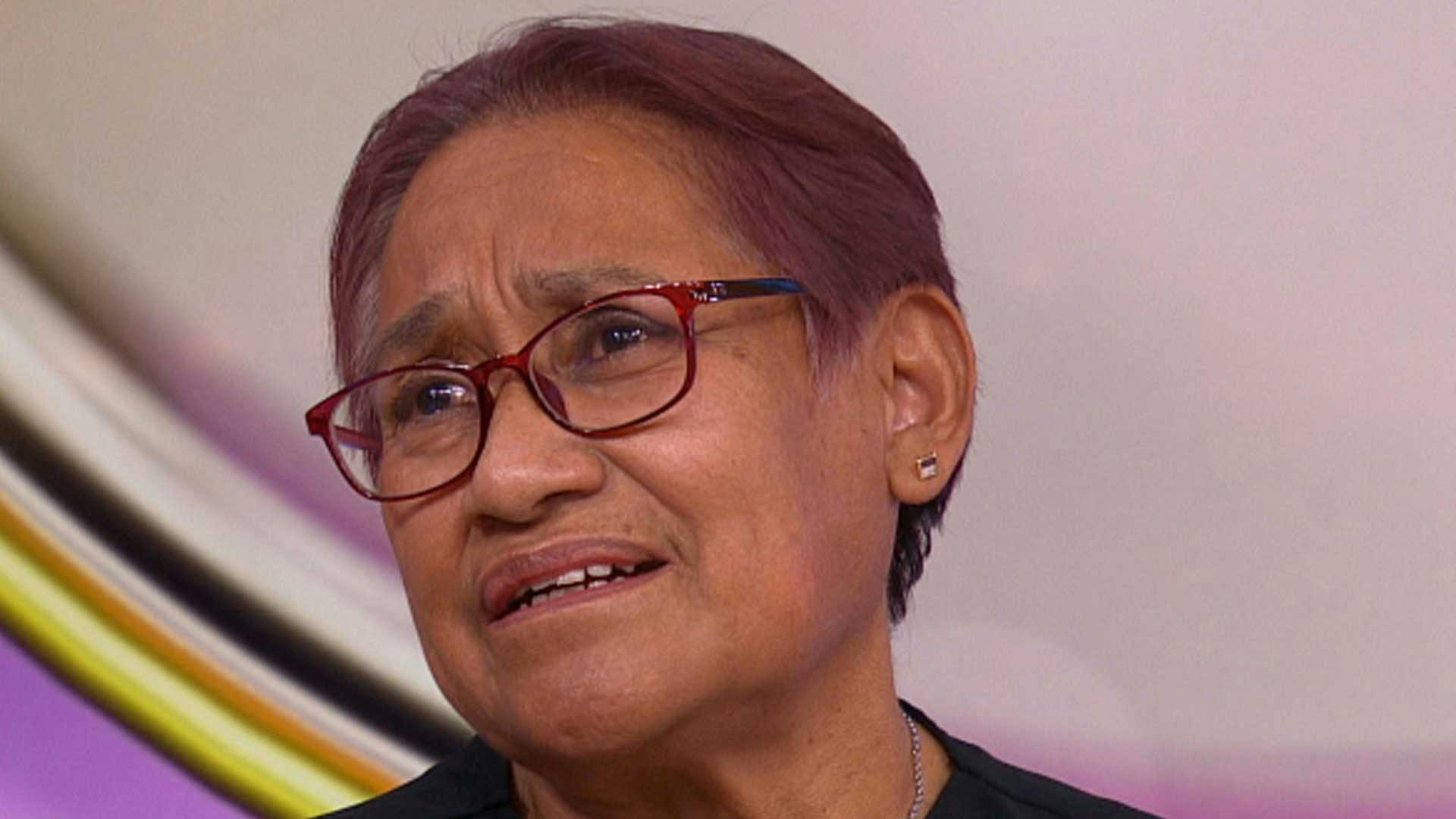 María es madre de Ariadna. Ella no quiere tirar nada de su esposo.