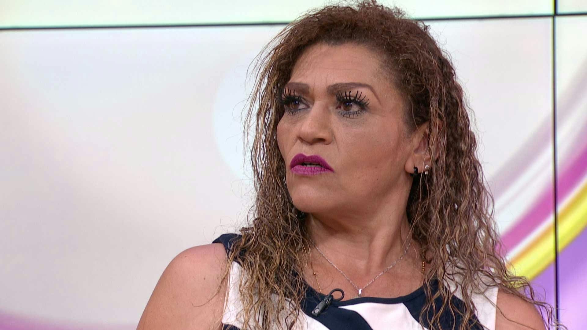 Alejandra es la ex de Gabino. Quiere recuperar la casa de Gabino.