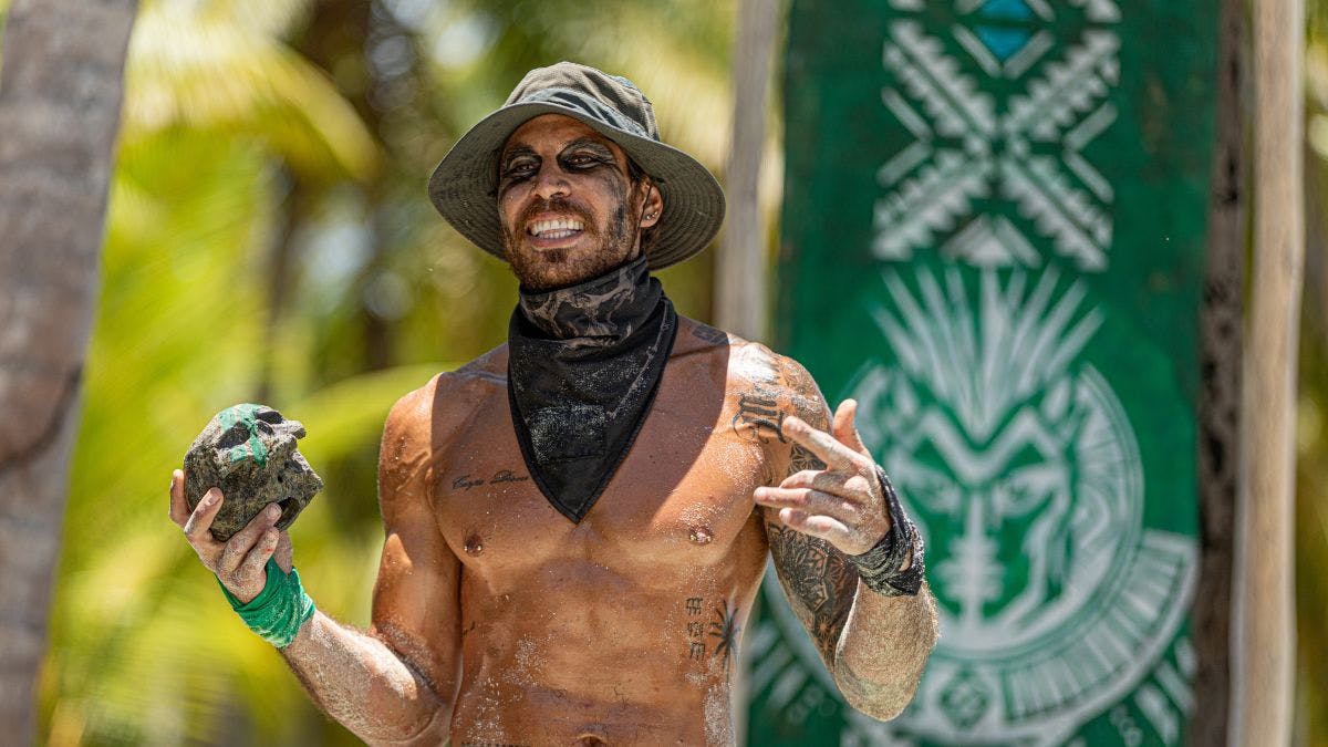 Survivor México | ¡Aarón roba mochila de los Héroes!
