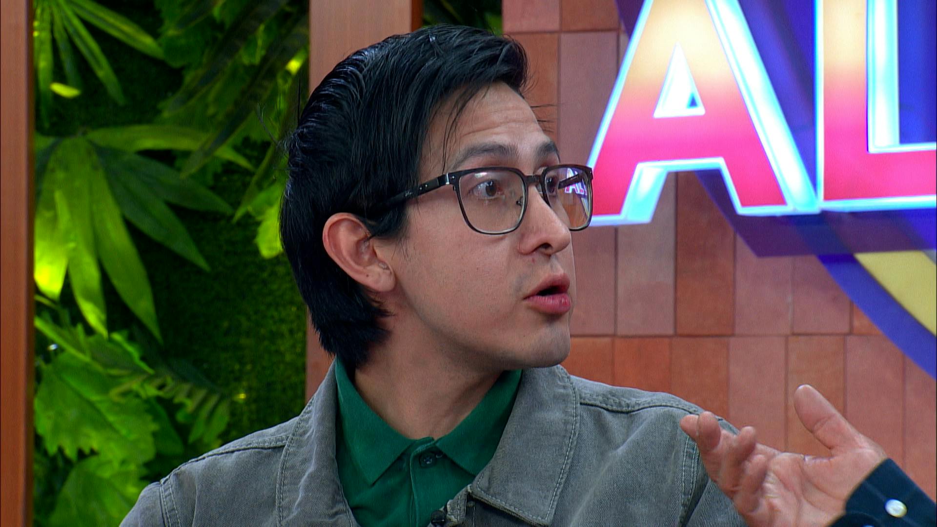 ¡Fuchi! A Fernando le incomoda que su papá deje a su muñeca en la sala