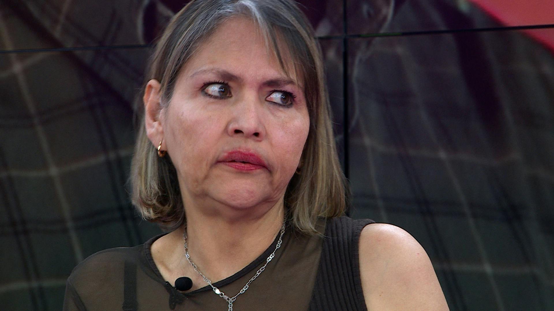 ¡Que pruebe con la muñeca! Eugenia está cansada para tener intimidad