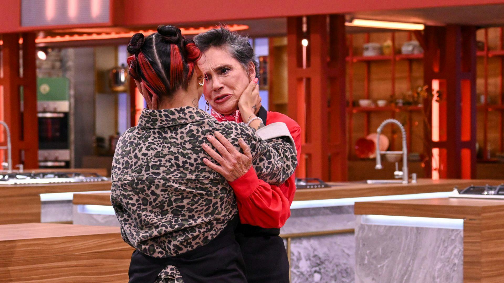 Ofelia Medina se destroza y rompe en llanto ante la eliminación de Leslie Gallardo en MasterChef Celebrity Generaciones