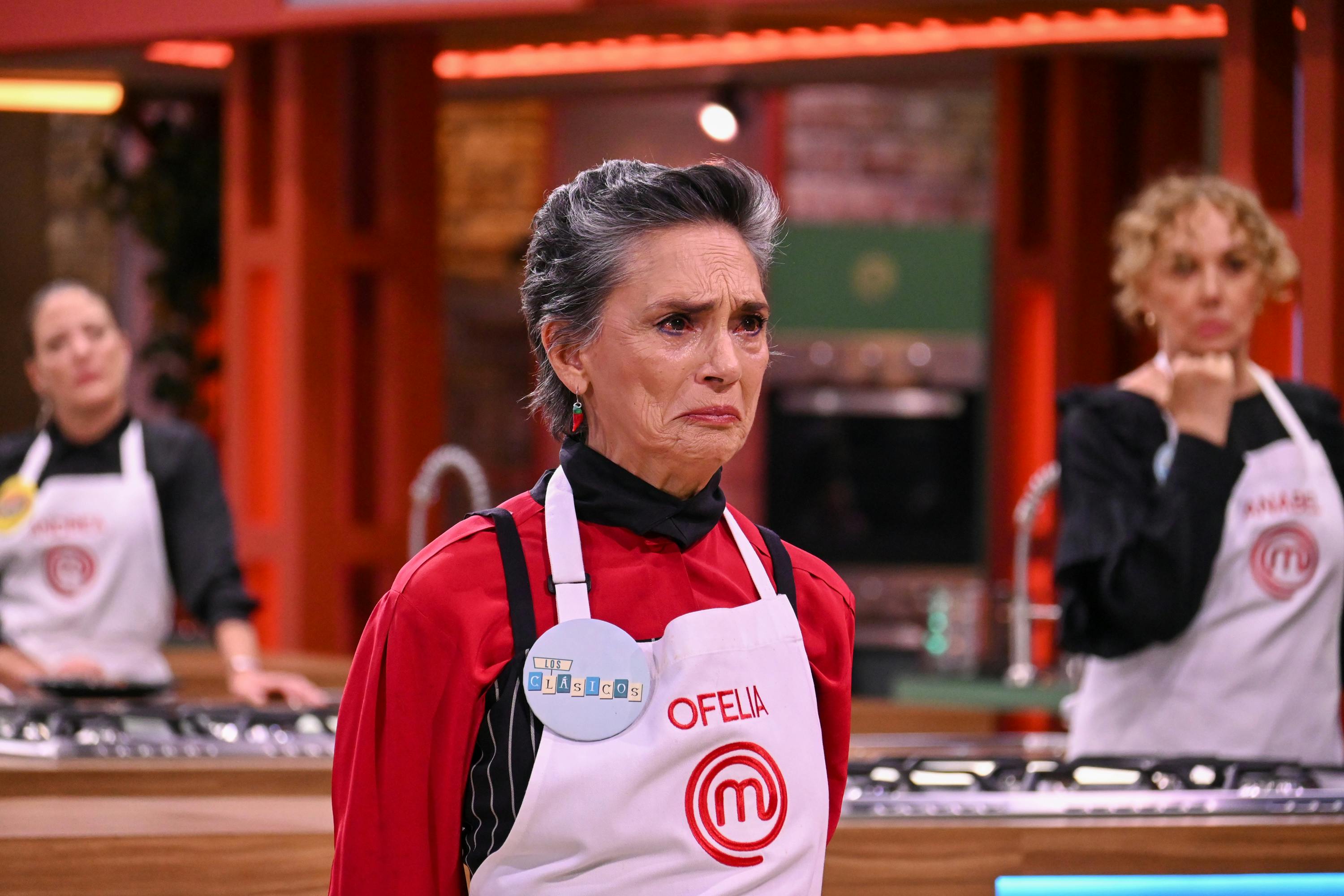 Ofelia Medina rompe en llanto; sus compañeros le destrozaron su platillo