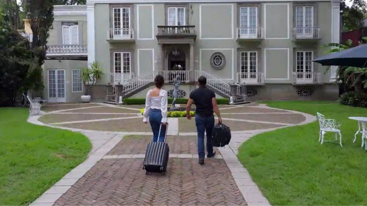 Las parejas llegan a la Casona del Amor en Casados a Primera Vista