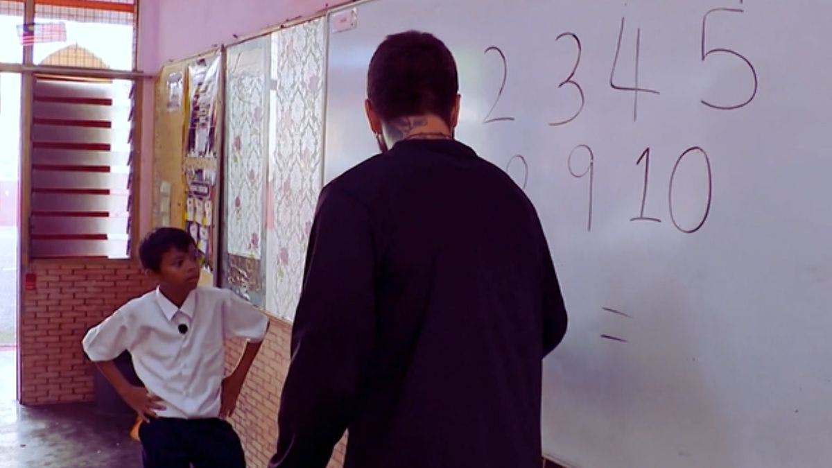 ¡Nuestros Abandonados, tuvieron que sumar en malayo!