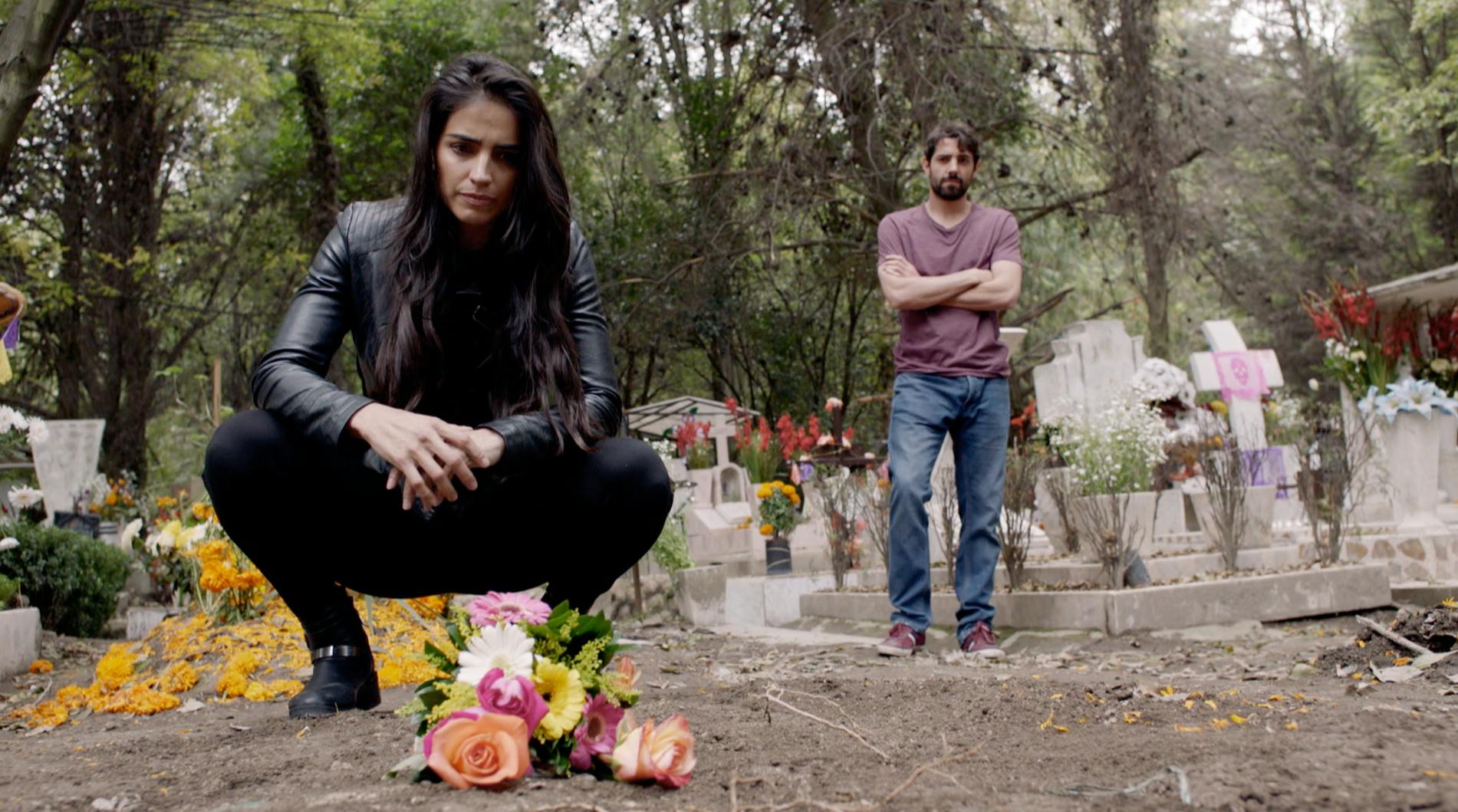 Rosario Tijeras | Capítulo 58 | Llueve plomo en el velorio de Brandon