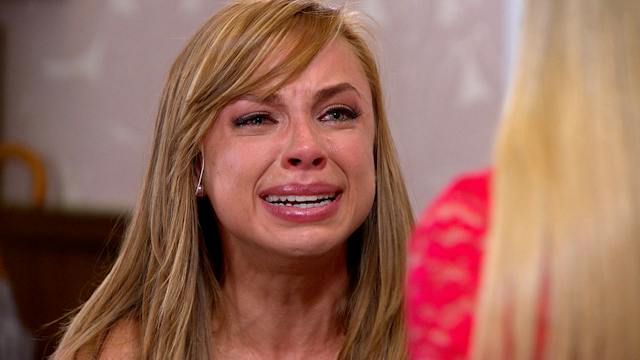 Vivir a Destiempo | Capítulo 39 | Tania le pide ayuda a Martín