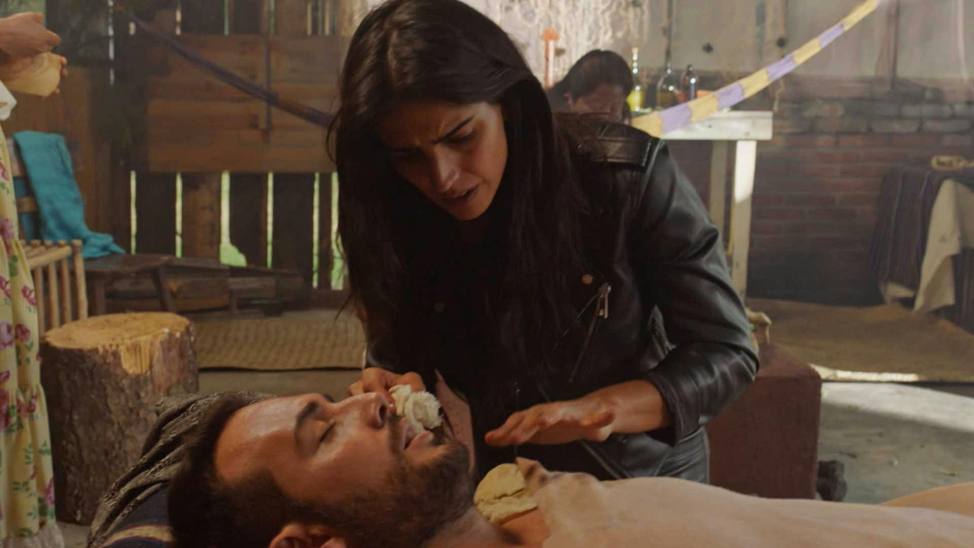 Rosario Tijeras | Capítulo 49 Temporada 2 | Mujeres indígenas ayudan al Ángel