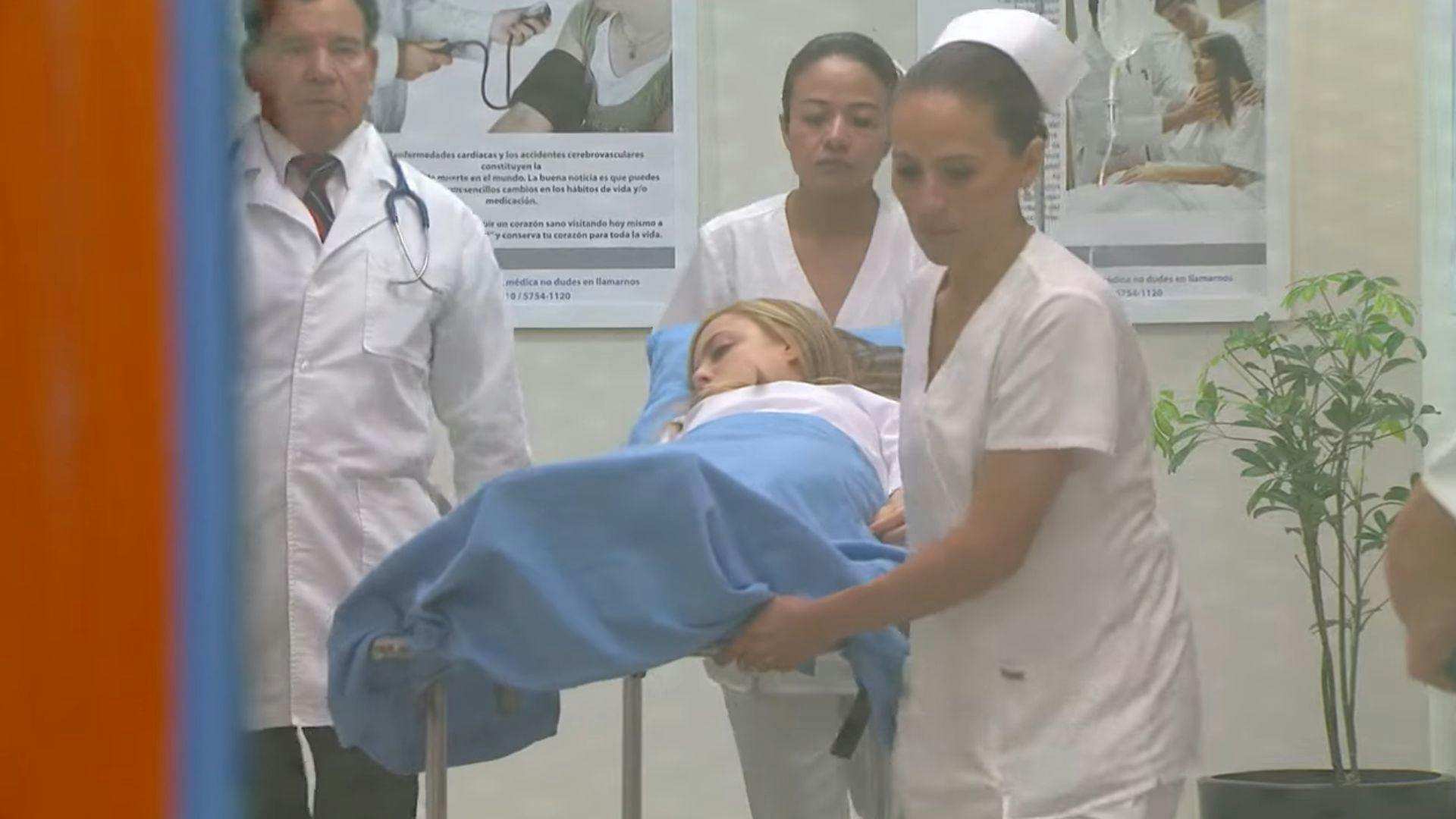 Vivir a Destiempo | Capítulo 61 | Paula preocupada por la salud de Tania