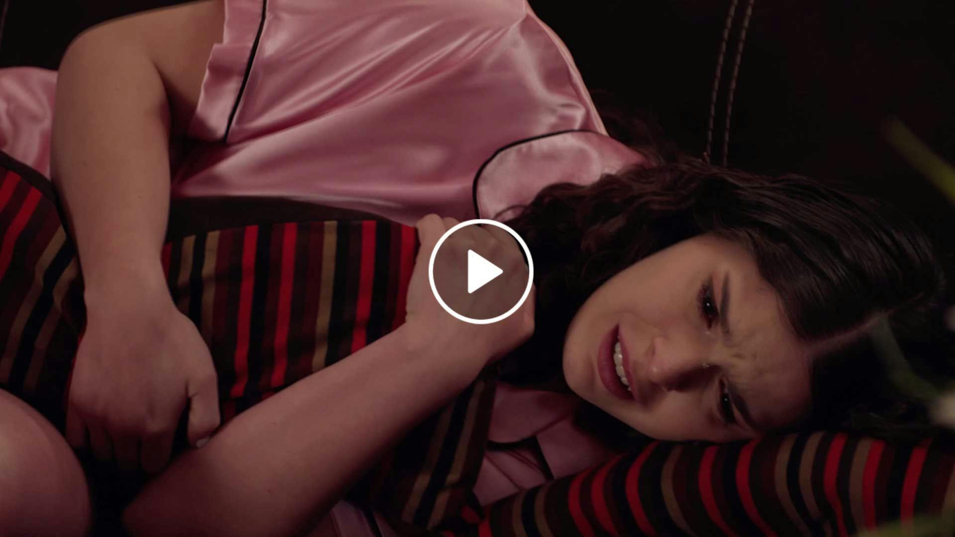 Lo Que Callamos Las Mujeres | Carolina: Contra alguien muy honorable.