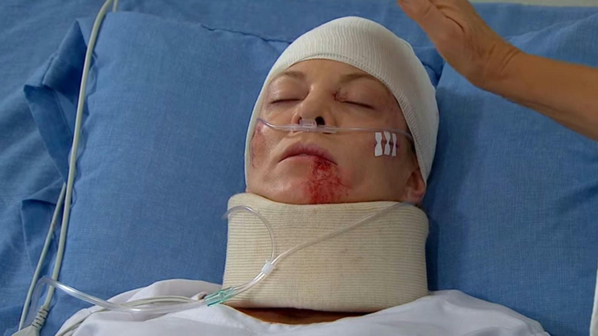 Vivir a Destiempo | Capítulo 105 | Visitan a Sonia en el hospital