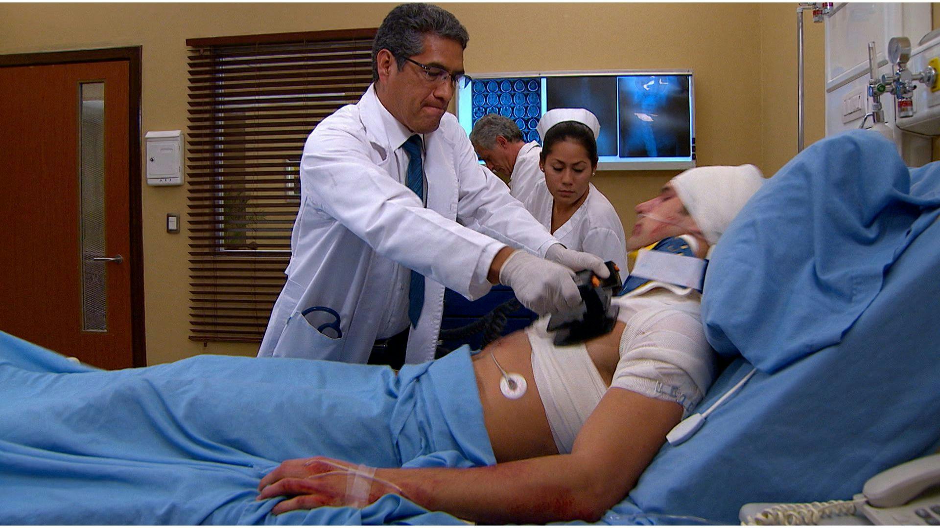 Vivir a Destiempo | Capítulo 122 | Eduardo está al borde de la muerte