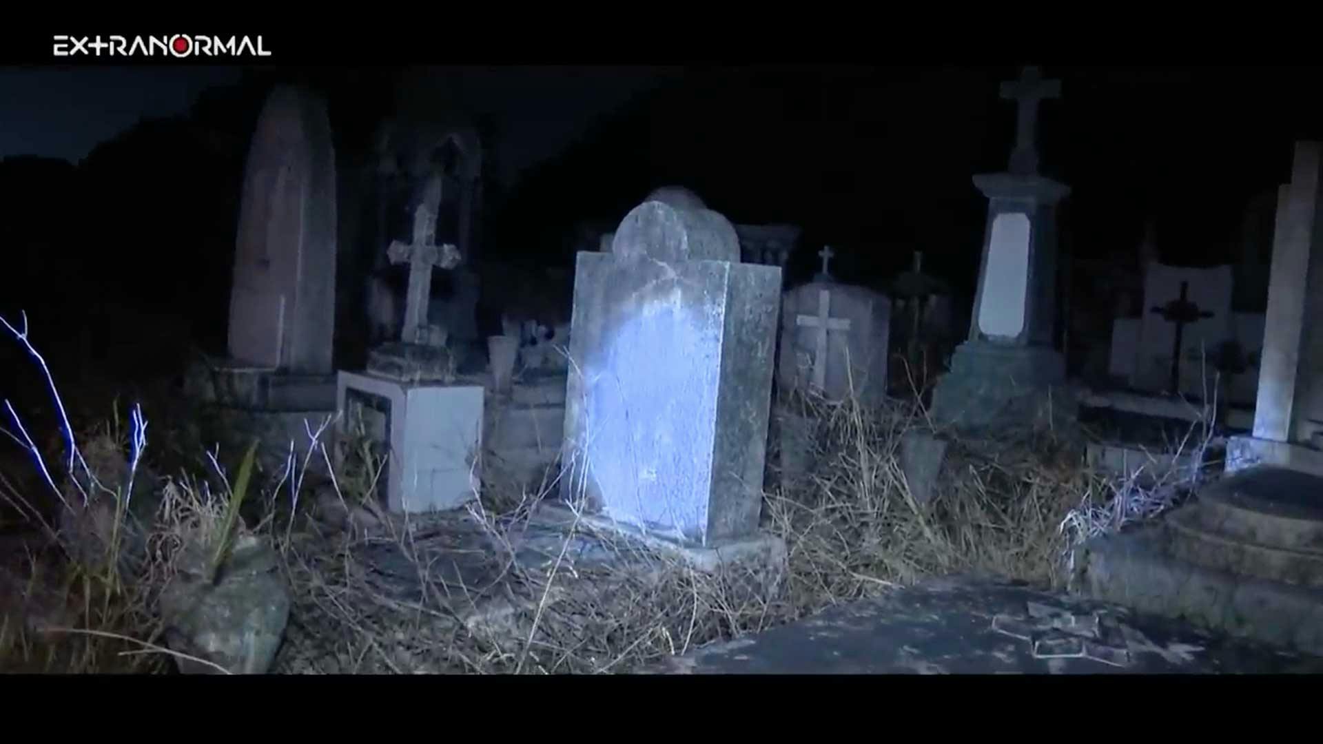 Extranormal | Una sombra en el cementerio