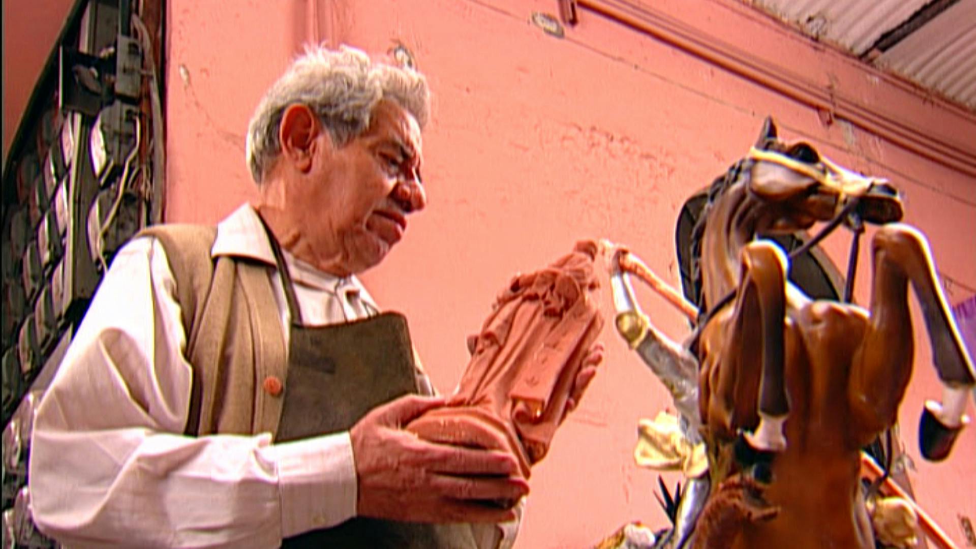 A Cada Quien Su Santo | El guardián de los santos olvidados 