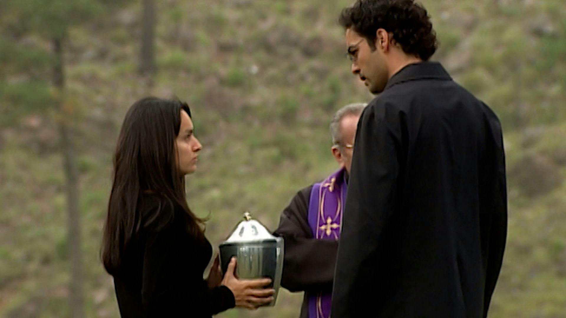 Todo Por Amor | Capítulo 179 | Manuel le hace un funeral a Javier