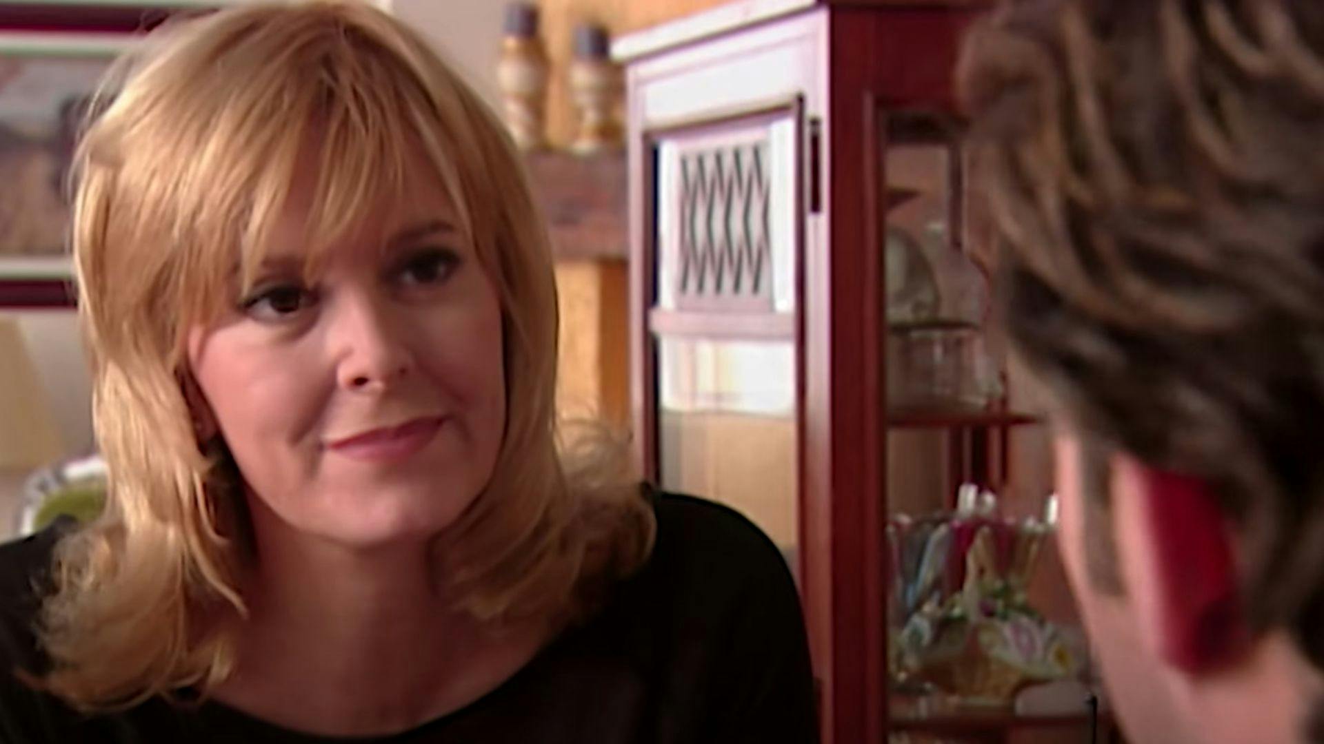 Todo por Amor | Capítulo 227 | Laura hace negocios con Fernando