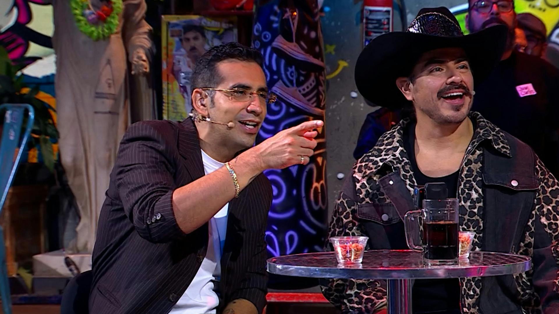 ¡Frases atrevidas y mucha risa! Rey Grupero y El Capi compiten por ver quién liga mejor