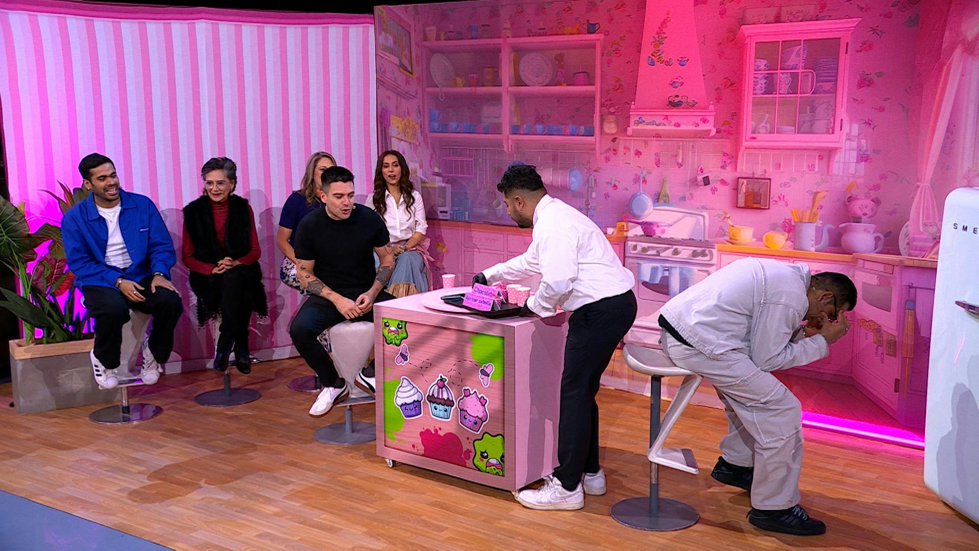 Los invitados se enfrentaron a los Masters del engaño pastelero de la muerte | La Resolana