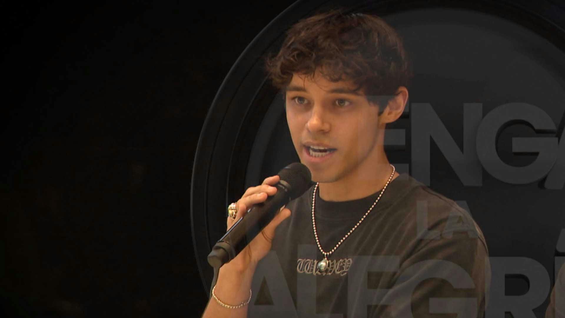 ¿No 'jaloneó' a Danna? El papá de Alex Hoyer, quien evitó a la prensa, dio la cara por su hijo