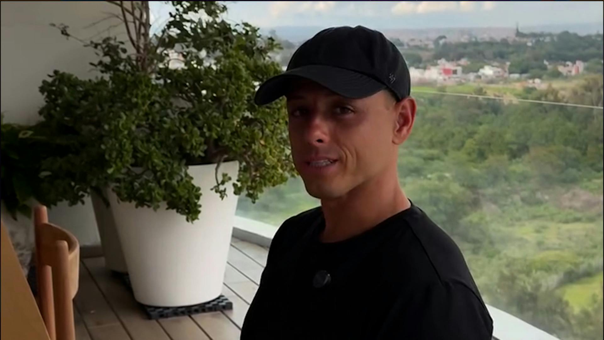 ¿Disculpas o más excusas? 'Chicharito' habría tratado de limpiar su imagen compartiendo una charla con una psicóloga