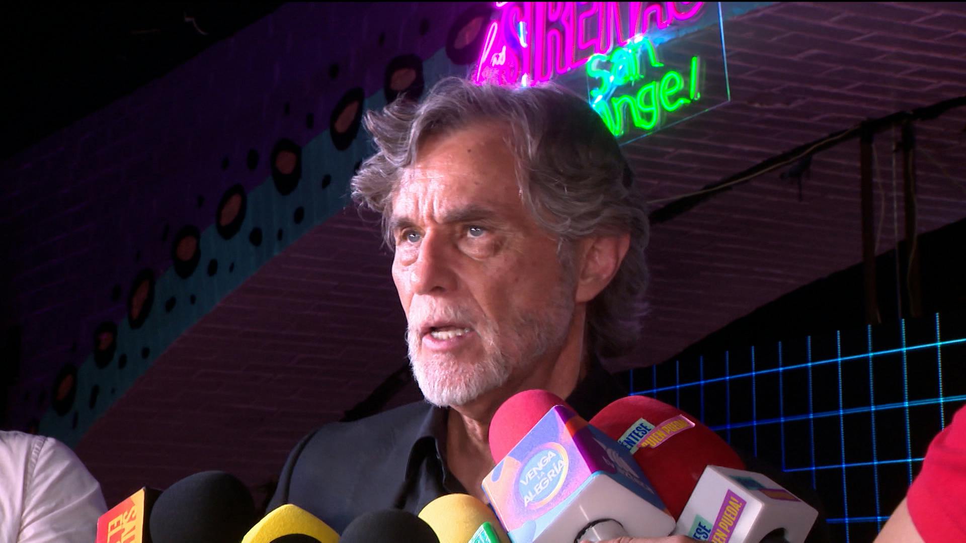 "El amor nos salva", Humberto Zurita defiende de las críticas su relación amorosa con Stephanie Salas 