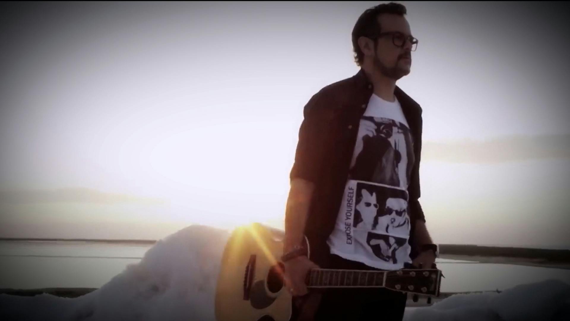 "¿Por qué me tendrán tanto miedo?", Aleks Syntek responde al 'hate' que ha recibido en redes sociales