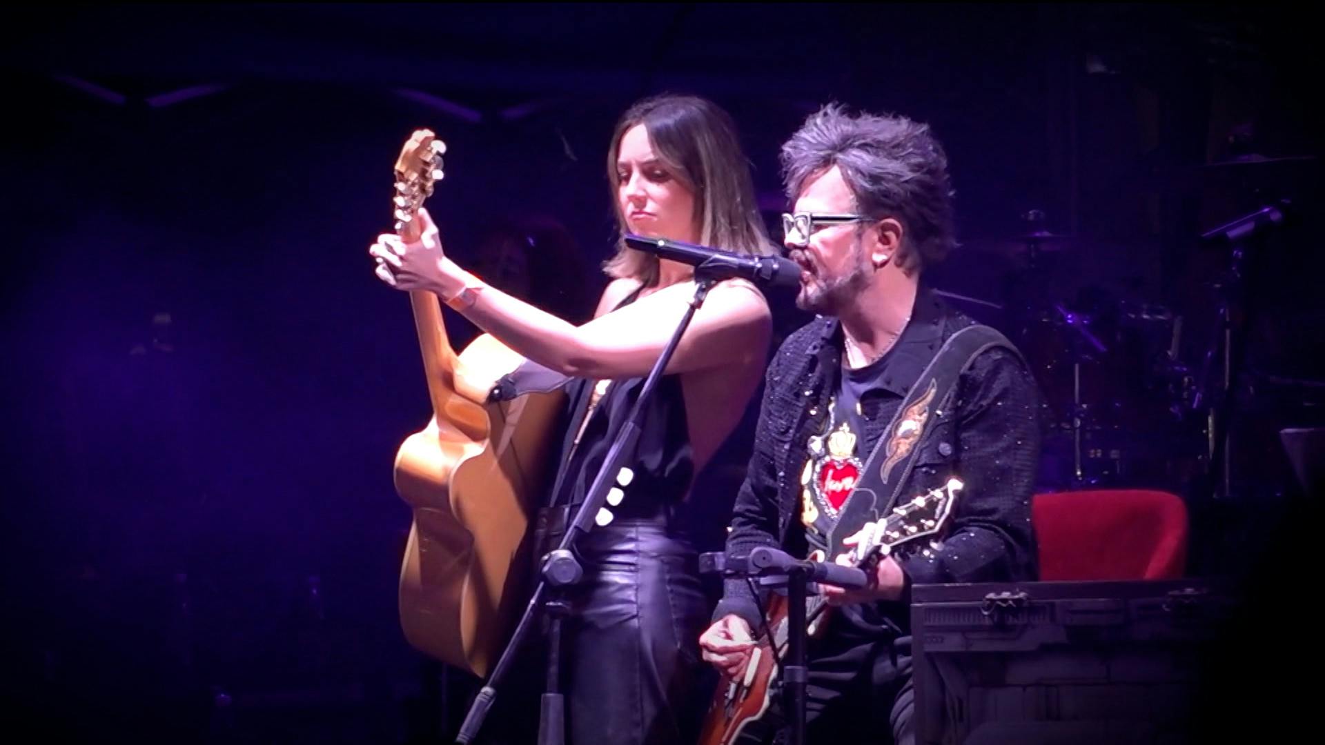 ¡Exigió disculpas y arremetió contra sus detractores! Así 'explotó' Aleks Syntek durante un evento y lanzó varios mensajes