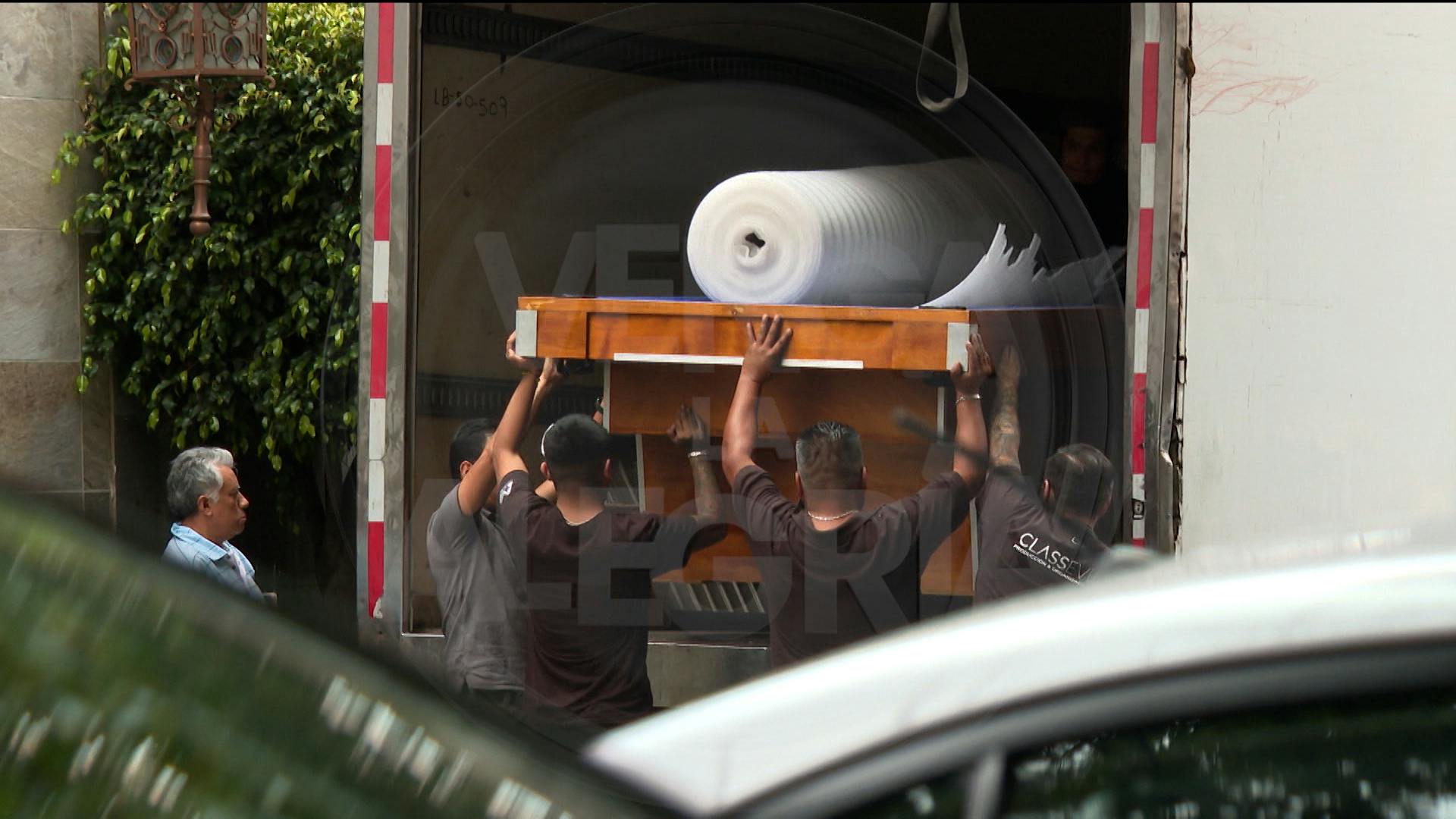 ¿Adiós a los recuerdos? ¡Sacaron muebles de la casa de Silvia Pinal!