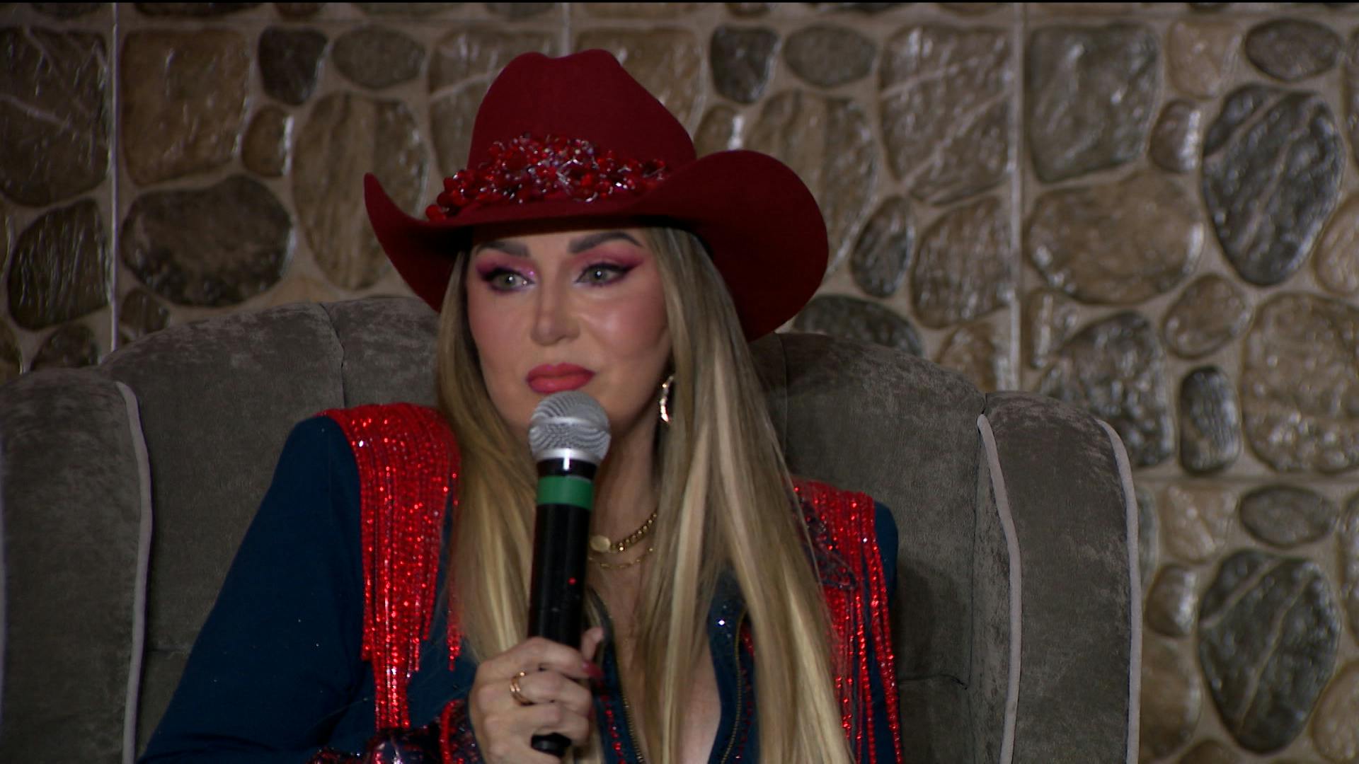 ¡Así suena "Maldita Billetera"! Alicia Villarreal y Lila Downs cantan un tema con todo el sabor de Paquita la del Barrio