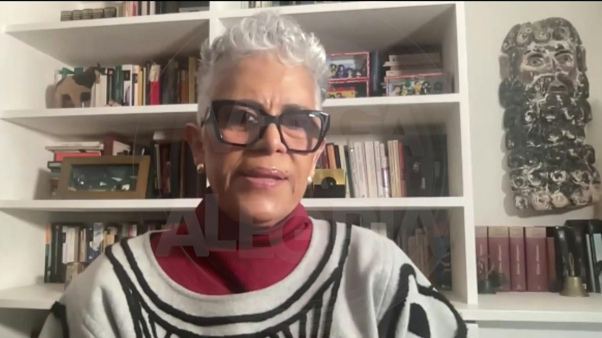 "Terminaba de cantar y casi me tenían que cargar", Eugenia León habla de su delicado estado de salud