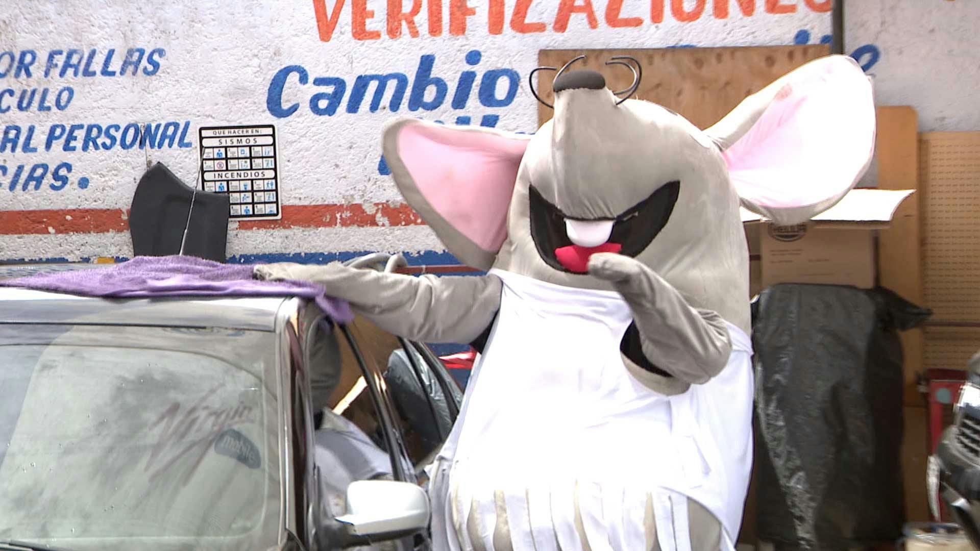 Si ves a Kecho lavando coches, no lo dudes y... ¡Huye por tu bien!