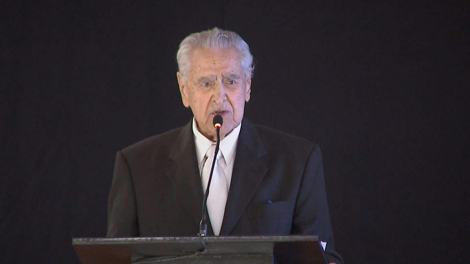 "Nos es bueno enamorarse de hombres casados": Eric del Castillo opina sobre Ángela Aguilar