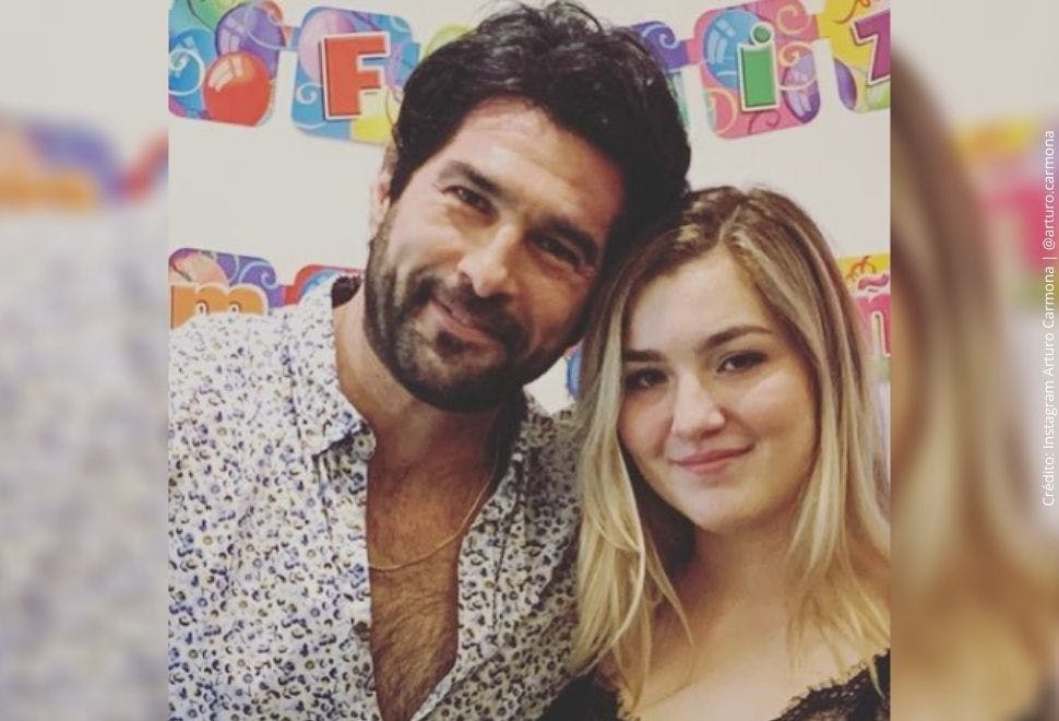 ¡Melenie y Arturo Carmona juntos en el escenario y próximamente en la pantalla chica!