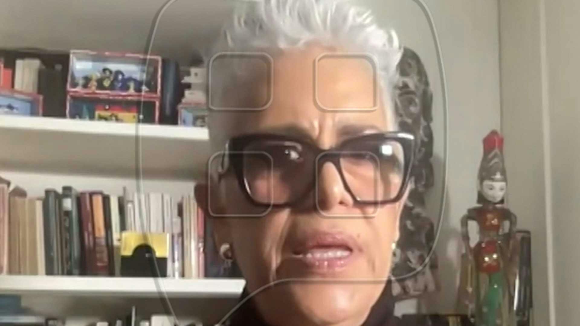 Eugenia León vive un viacrucis tras ser diagnosticada con escoliosis degenerativa