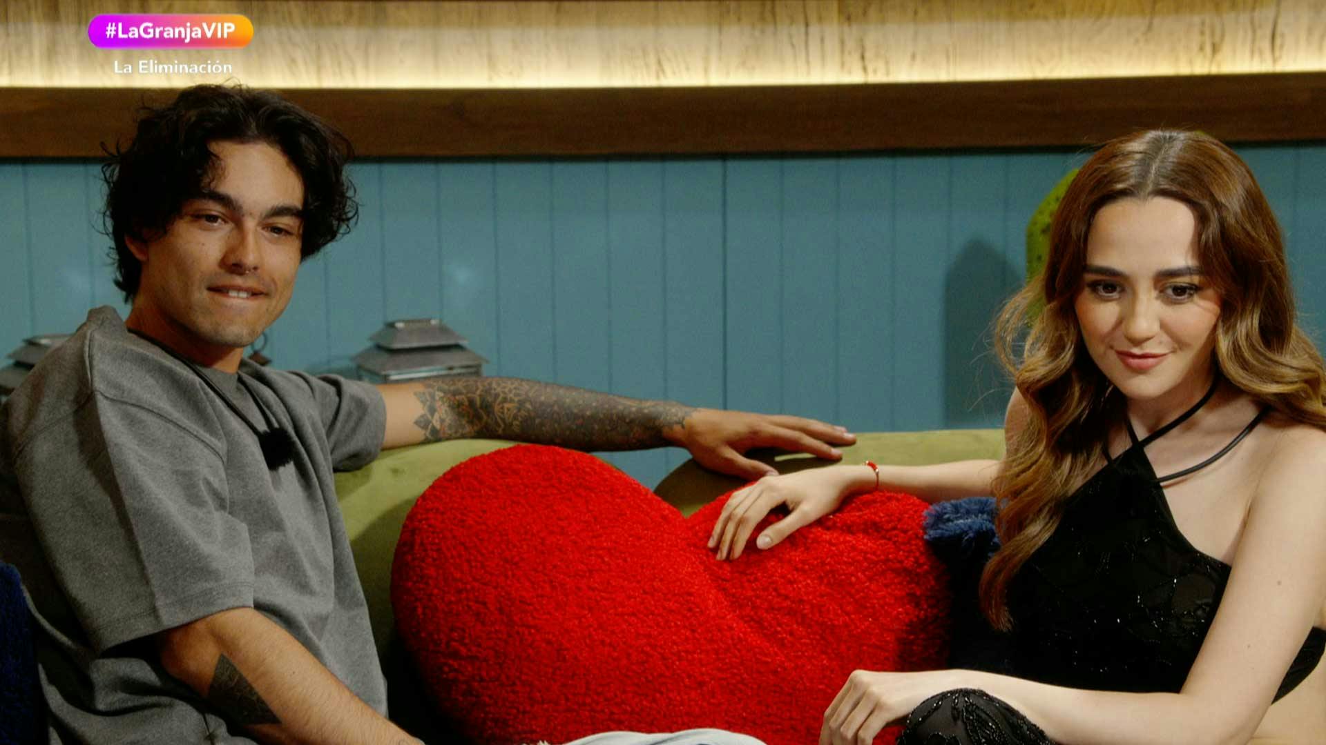 La Granja VIP | Carolina Ross regresa a La Granja VIP y sorprende a Sergio Mayer Mori con una rosa