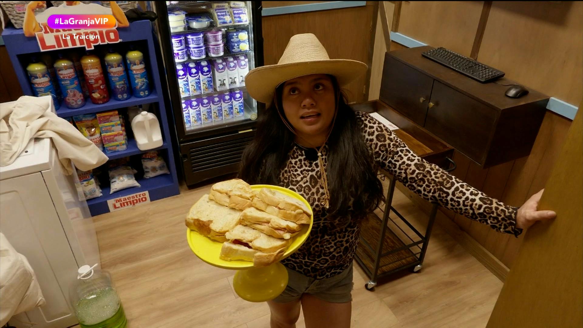 La Granja VIP | Bea reparte 5 sándwiches a los mejores