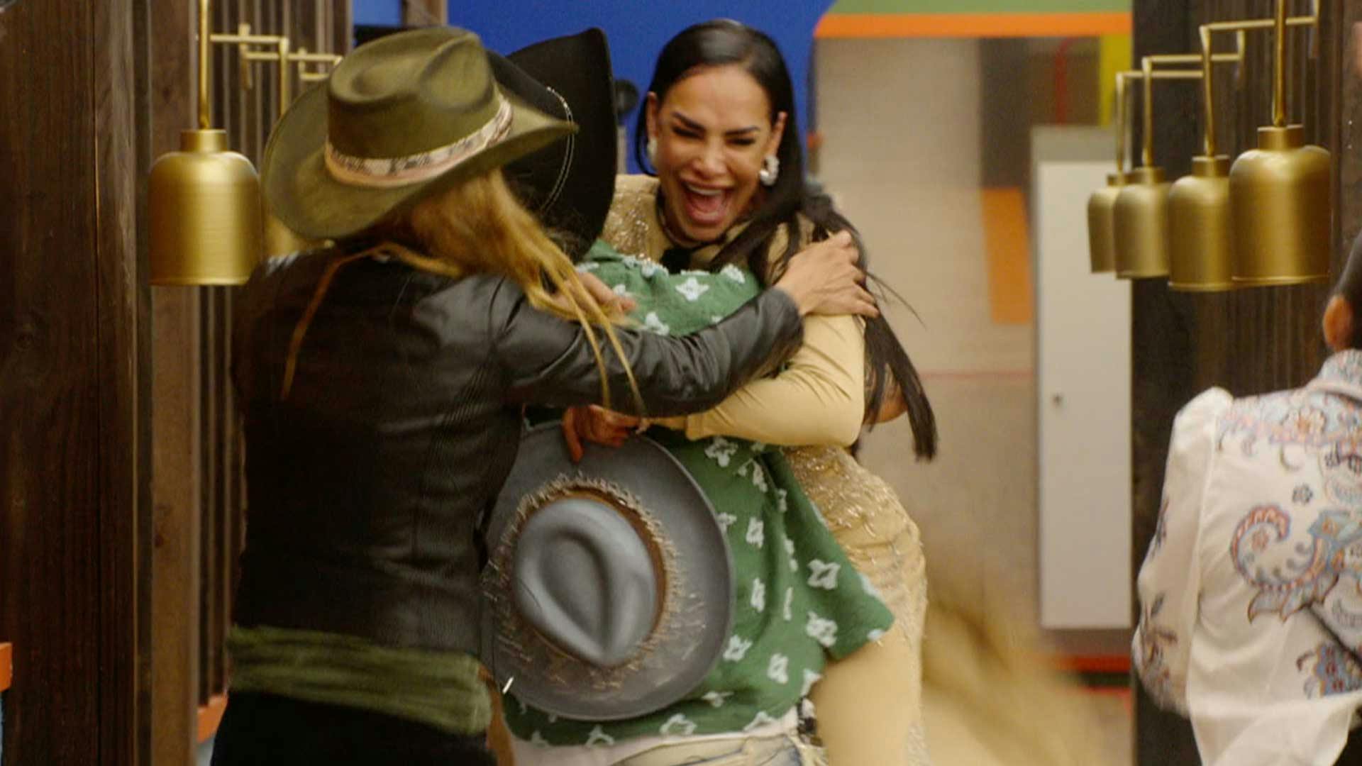 La Granja VIP | Bienvenida con contrastes