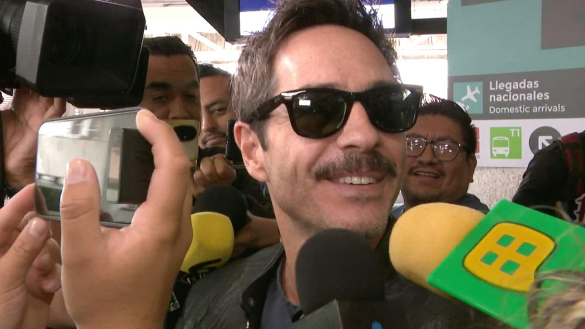 Mauricio Ochmann confirma que está soltero y reacciona al disfraz de Aislinn Derbez