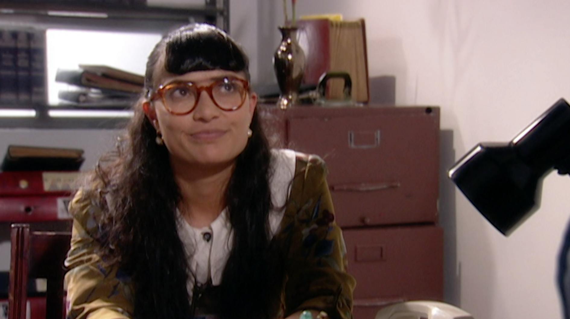 Capítulo 93 | Betty no se cansa de investigar detalles de los planes de Armando | Yo soy Betty, la fea